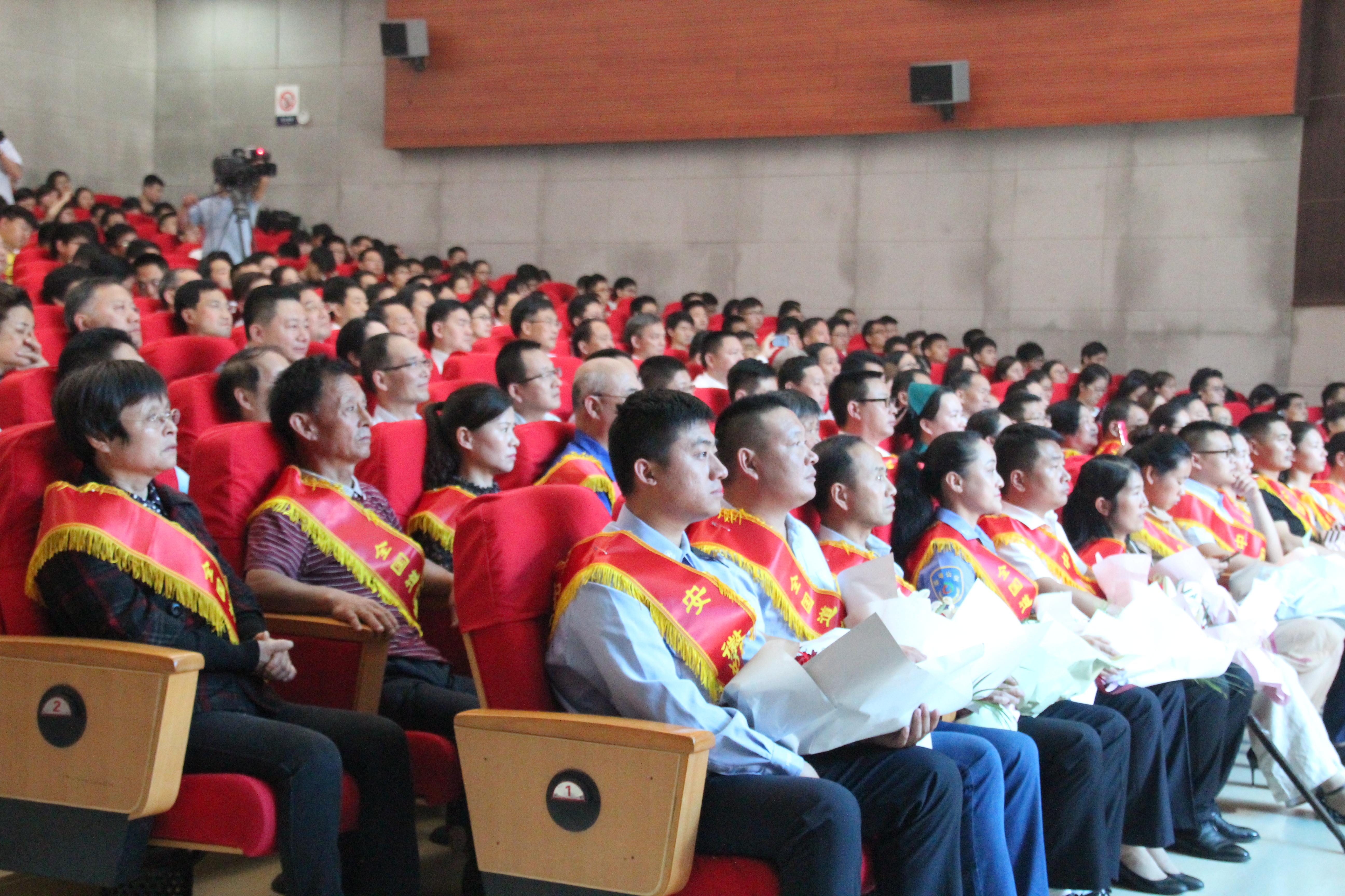 化学化工学院祝煜说"道德模范与身边好人在不同的岗位上辛勤奉献